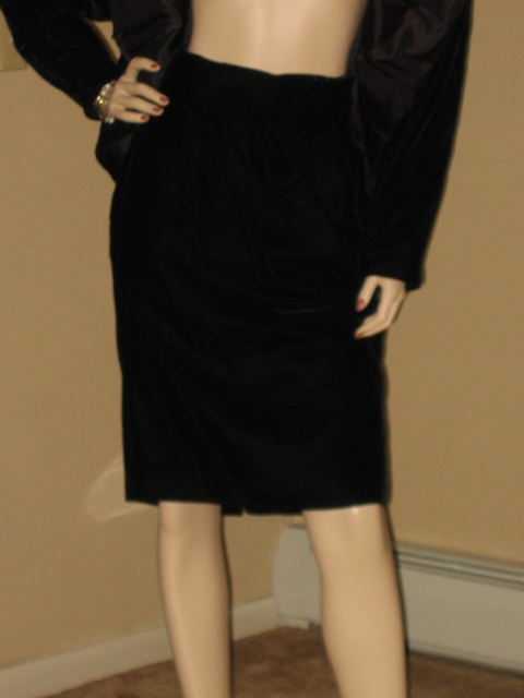 Lovely TAHARI BLACK VELVET&SATIN JACKET & SKIRT SUIT 8  